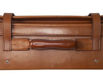 Handnaht – handgenähte Teile einer Ledertasche