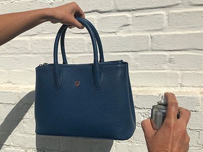 Imprägnieren von Ledertaschen