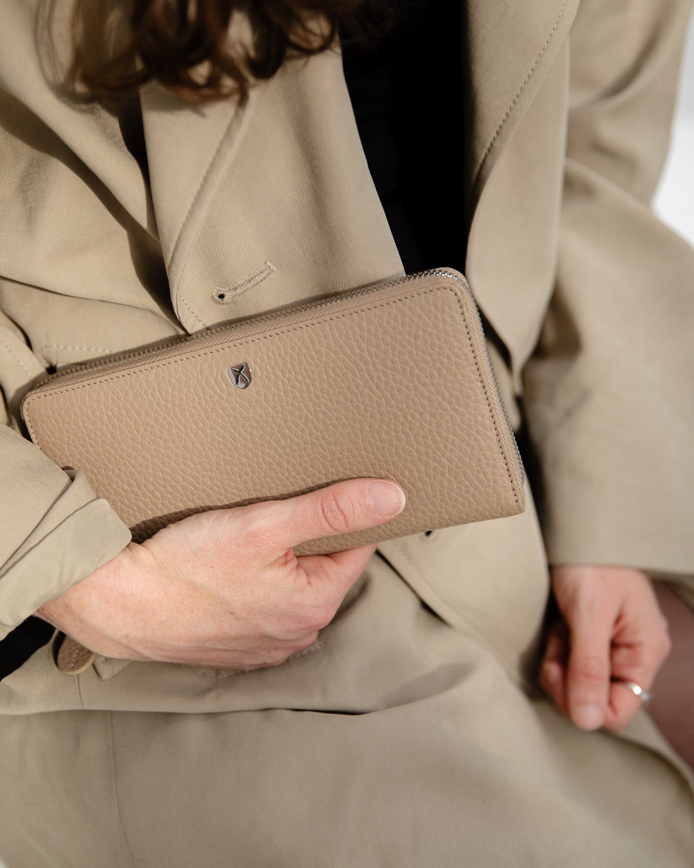 Geldbörse Portemonnaie glattes Leder beige mit Rundumreißverschluss - Corf Offermann